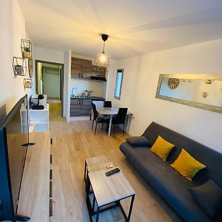 Appartement Au Port De Saint Cyprien Eksteriør bilde