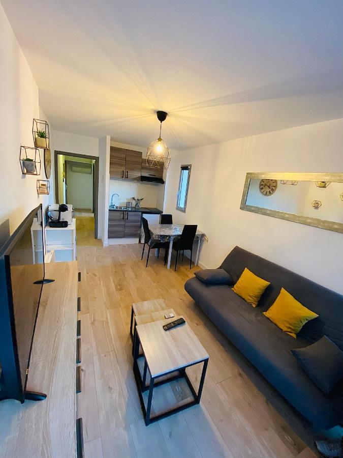 Appartement Au Port De Saint Cyprien Eksteriør bilde